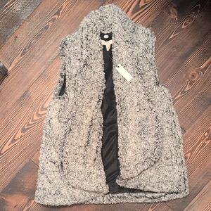 NWT Cozy Cupio Gray Textured Vest